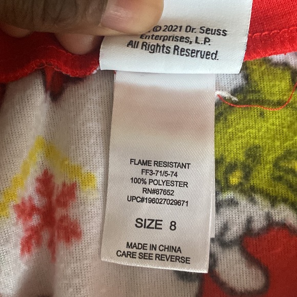4-12 Jammies For Your Families The Grinch Pajama Set
Color White Grinch, - Picture 4 of 4